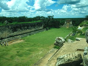 The Great Ball Court. Chichen Itza Archaeological Ruins,  Yucatan Peninsula, Yucatn, Mexico. Travel & Tour Pictures, Photos,  Information, Images, & Reviews.