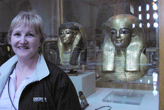 Queens, Egyptian Museum, Cairo, Egypt. Travels & Tours. Pictures, Photos, Images, Descriptions, Information, & Reviews.