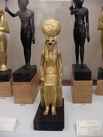 Gold Statues. Pharaoh King Tut  Ankh Amun (Tutankhamon), Travels, Tours, Pictures, Photos, Images, Description, Information, & Reviews.