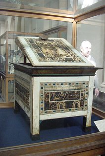 Jewel Chest. Pharaoh King Tut  Ankh Amun (Tutankhamon), Travels, Tours, Pictures, Photos, Images, Description, Information, & Reviews.