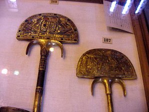 Fan Feather Holder Heads. Pharaoh King Tut  Ankh Amun (Tutankhamon), Gold Egypt. Photos, Pictures, Images, Description, Information, & Reviews.