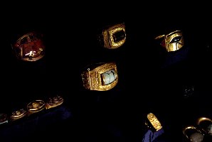 Tut's Rings. Pharaoh King Tut  Ankh Amun (Tutankhamon), Gold Egypt. Photos, Pictures, Images, Description, Information, & Reviews.
