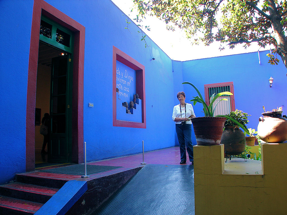 Eve DeLange At The Frida Kahlo Museum, or Blue House. Coyoac�n, M�xico D.F., Mexico. Travel & Tour Pictures, Photos, Information, Images, & Reviews.