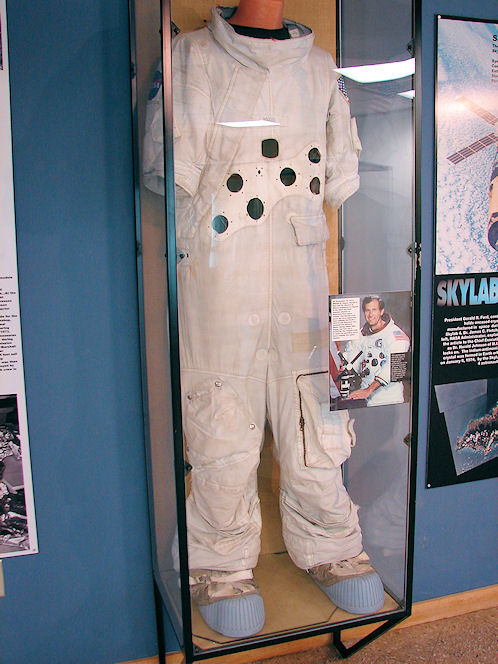 Skylab 4 Space Suit, Worn By William R. Pogue. New Mexico Museum of  Space History. Alamogordo, New Mexico.Hikes, Travels, & Tours. Photos, Pictures, Images, & Reviews.