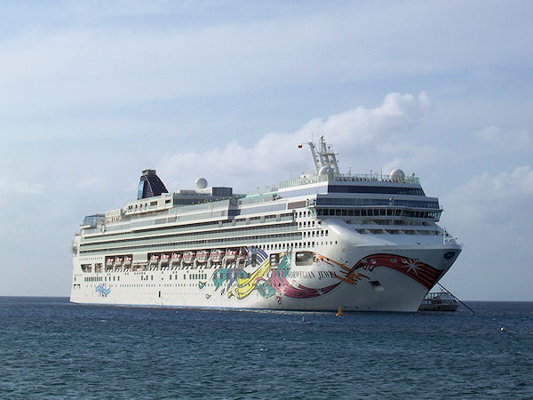 Norwegian Jewel Cruise Ship. Travel, Tours Photos, Pictures, Information, & Reviews.
