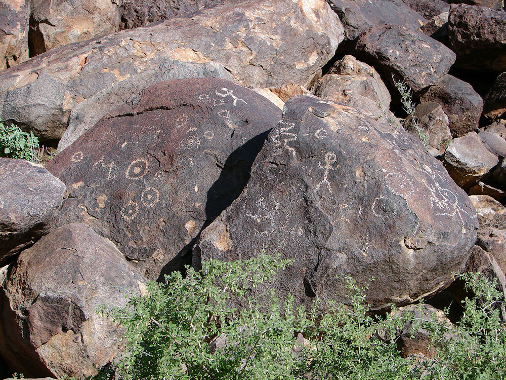 Picacho Mountains Hohokam Petroglyph Sites, Arizona. Hikes, Travels, & Tours, Pictures, Photos, Images, & Reviews.
