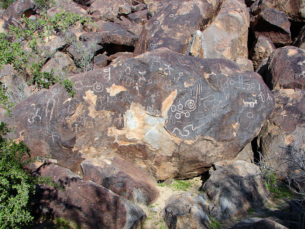 Picacho Mountains Hohokam Petroglyph Sites, Arizona. Hikes, Travels, & Tours, Pictures, Photos, Images, & Reviews.